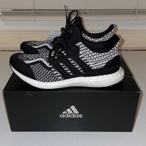 ULTRABOOST 5.0 DNA SHOES